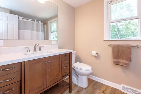 24 Longwood Dr, Delmar, NY 12054 photo 20