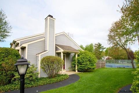 7 Minuteman Ct, Halfmoon, NY 12065 photo 1
