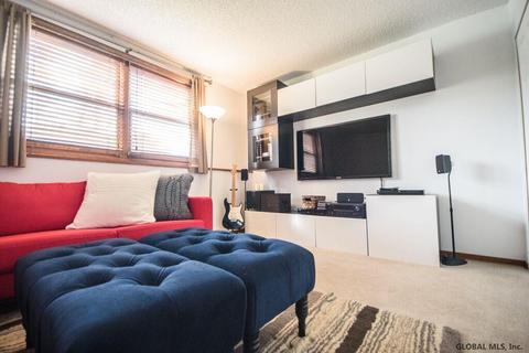 7 Minuteman Ct, Halfmoon, NY 12065 photo 9