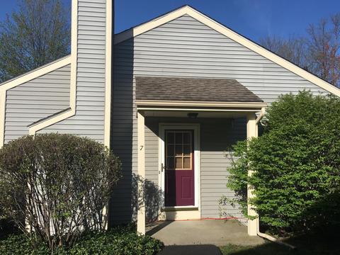 7 Minuteman Ct, Halfmoon, NY 12065 photo 2
