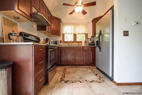 7 Minuteman Ct, Halfmoon, NY 12065 photo 6