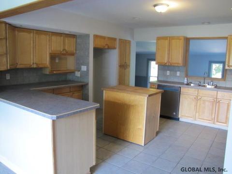 21 Beech St, Corinth, NY 12822 photo 9