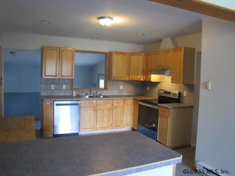 21 Beech St, Corinth, NY 12822 photo 8