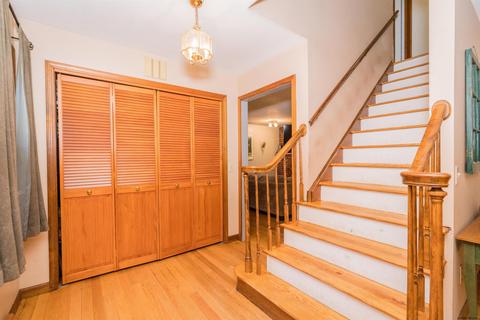 14 Hillcrest Ln, Saratoga Springs, NY 12866 photo 4