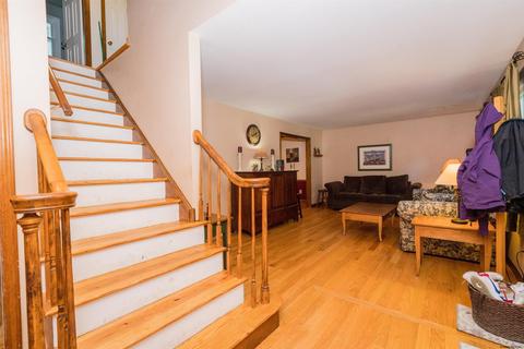 14 Hillcrest Ln, Saratoga Springs, NY 12866 photo 5