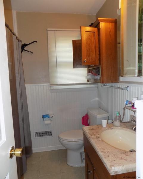 108 Pinehurst Pl, Schenectady, NY 12304 photo 16