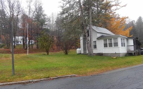 4 Newton St, Warrensburg, NY 12885