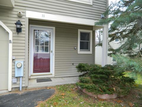 11 Flintlock Ln, Halfmoon, NY 12065 photo 2