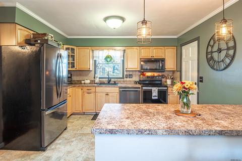 16 Jones Dr, Schenectady, NY 12309 photo 8