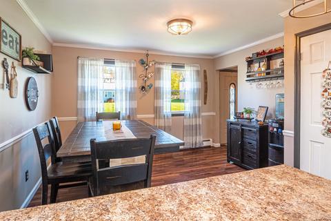 16 Jones Dr, Schenectady, NY 12309 photo 7
