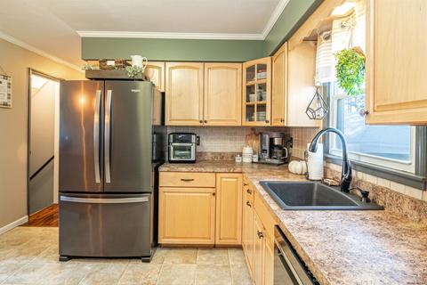 16 Jones Dr, Schenectady, NY 12309 photo 10