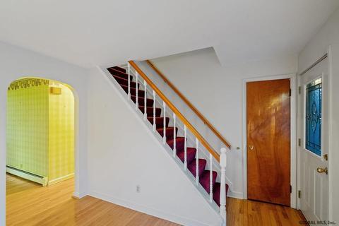 23 Michael Dr, Schenectady, NY 12303 photo 8