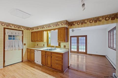 23 Michael Dr, Schenectady, NY 12303 photo 10