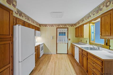 23 Michael Dr, Schenectady, NY 12303 photo 9