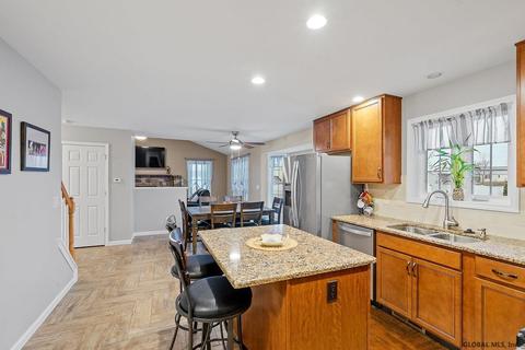 13 Back Spin Dr, Halfmoon, NY 12118 photo 8