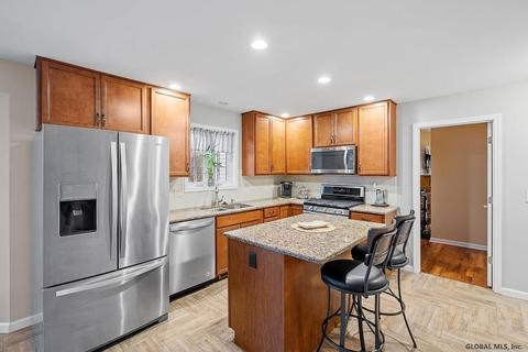 13 Back Spin Dr, Halfmoon, NY 12118 photo 6