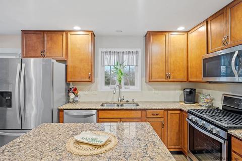 13 Back Spin Dr, Halfmoon, NY 12118 photo 7
