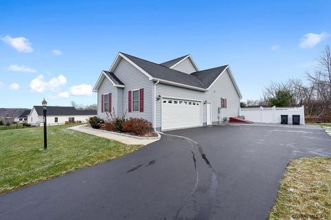 13 Back Spin Dr, Halfmoon, NY 12118 photo 3