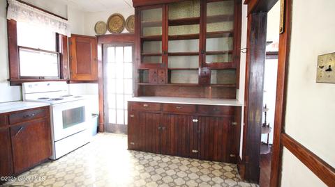 82 Spruce St, Schenectady, NY 12304 photo 8