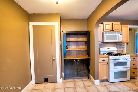 2921 Windermere Rd, Schenectady, NY 12304 photo 9