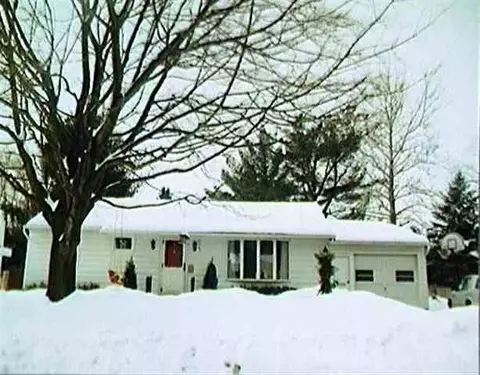 4 Evelyn Dr, Delmar, NY 12054 photo 1