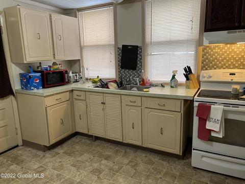 57 Mcclellan St, Schenectady, NY 12304 photo 9
