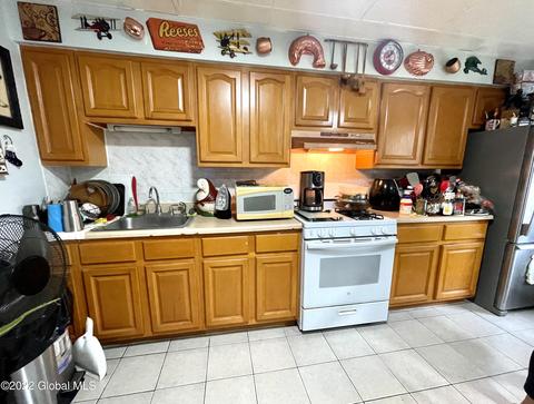 1302 Webster St, Schenectady, NY 12303 photo 4