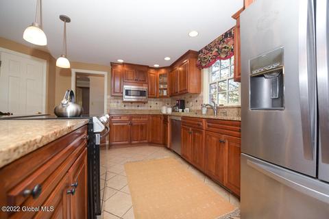 19 Wicklow Ter, Delmar, NY 12054 photo 15