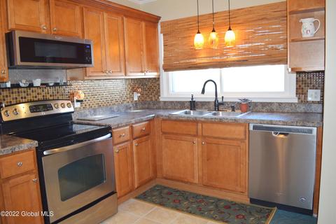 25 Vagele Ln, Glenmont, NY 12077 photo 24