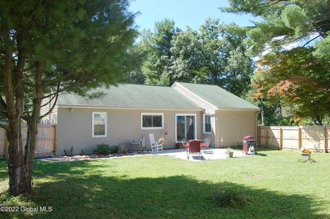 25 Vagele Ln, Glenmont, NY 12077 photo 8