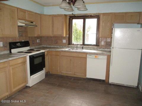 805 Decamp Ave, Schenectady, NY 12309 photo 5