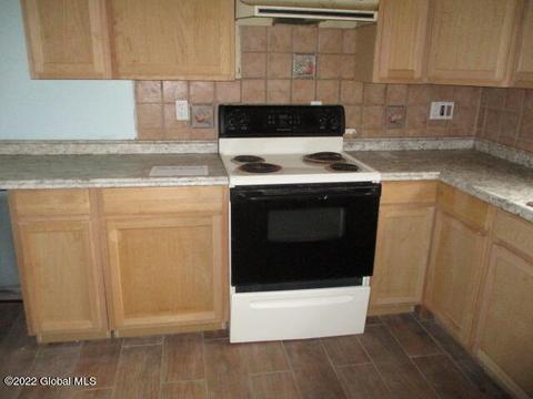 805 Decamp Ave, Schenectady, NY 12309 photo 15