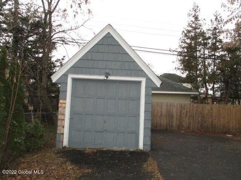 805 Decamp Ave, Schenectady, NY 12309 photo 3