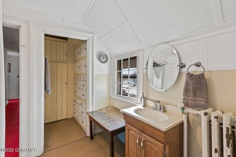 709 River Rd, Glenmont, NY 12077 photo 22