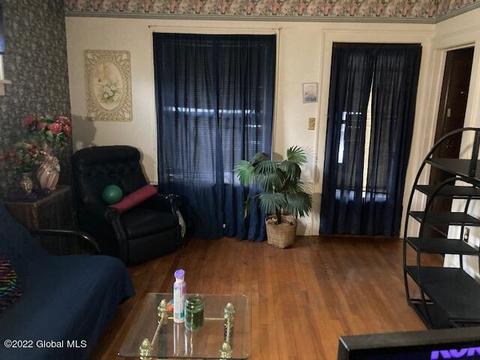 35 Jackson Ave, Schenectady, NY 12304 photo 4