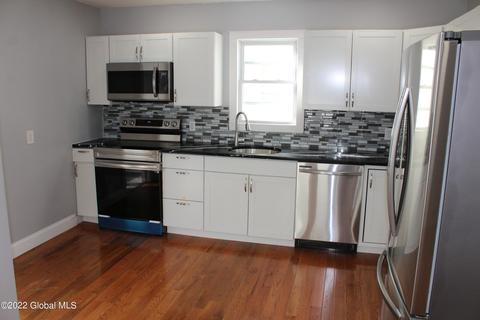 36 Chiswell St, Schenectady, NY 12304 photo 9