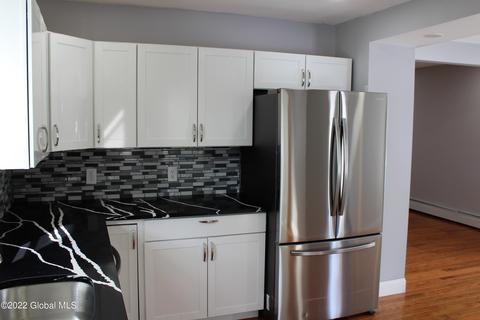 36 Chiswell St, Schenectady, NY 12304 photo 14
