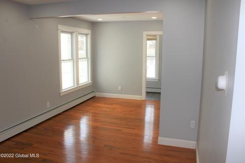 36 Chiswell St, Schenectady, NY 12304 photo 5