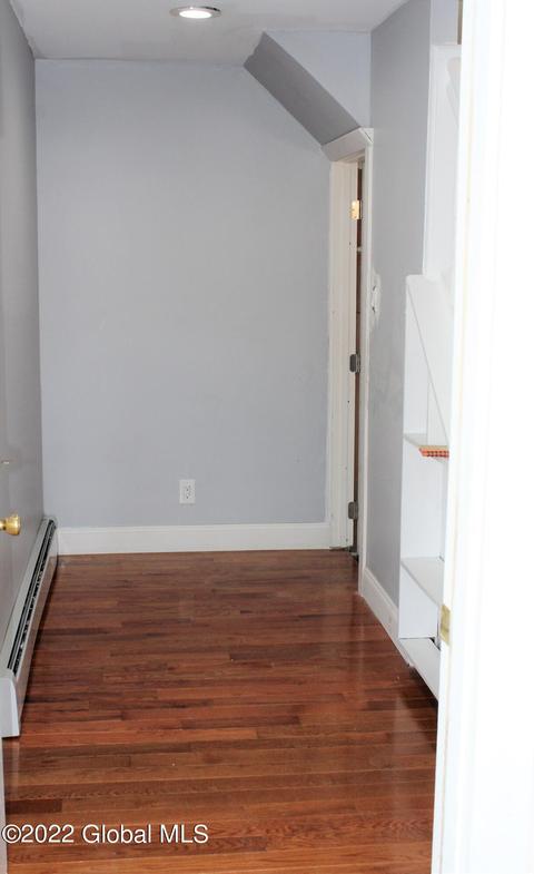 36 Chiswell St, Schenectady, NY 12304 photo 4
