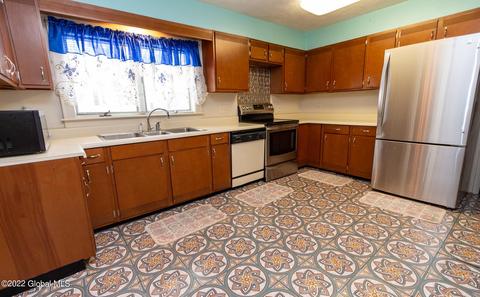 202 Elm St, Cobleskill, NY 12043 photo 9