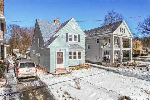 357 Marshland Ct, Troy, NY 12180 photo 2