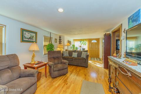 2073 Oaklawn Ave, Schenectady, NY 12306 photo 4