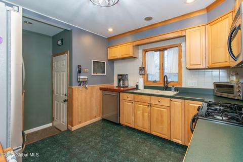 3252 Mcdonald Ave, Schenectady, NY 12304 photo 10