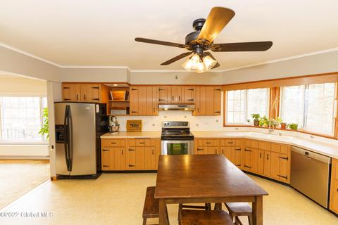 27 Werner Rd, Halfmoon, NY 12065 photo 8
