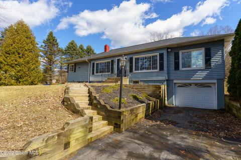 27 Werner Rd, Halfmoon, NY 12065 photo 2