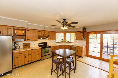 27 Werner Rd, Halfmoon, NY 12065 photo 7