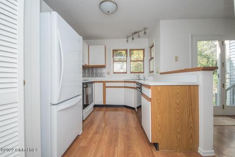 7 Generals Way, Halfmoon, NY 12065 photo 5