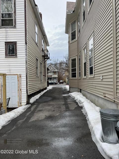 54 Mcclellan St, Schenectady, NY 12304 photo 42