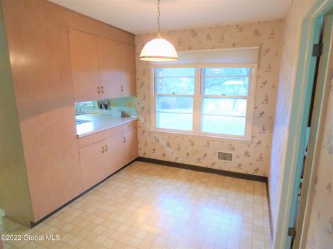 246 Juniper Dr, Schenectady, NY 12306 photo 10
