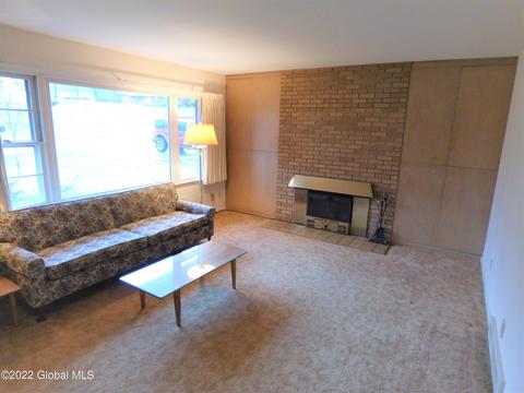 246 Juniper Dr, Schenectady, NY 12306 photo 4